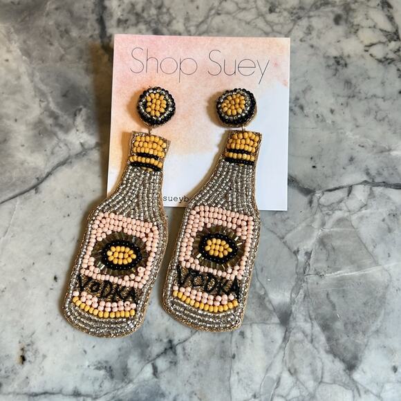 🔥🔥FIRE SALE🔥🔥 Brand New fashion earrings price for both - Picture 2 of 5